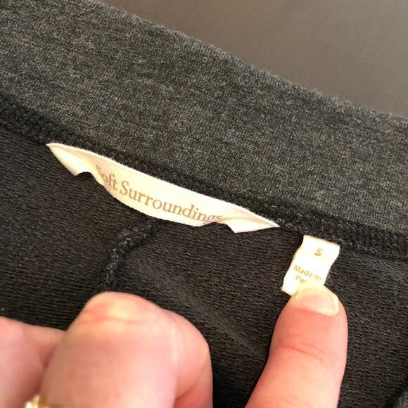 Soft Surroundings charcoal gray scoop v neck lightweight sweatshirt size Small - Picture 8 of 10